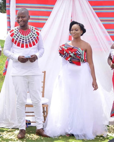 Coppia che indossa un abito da sposa Venda africano