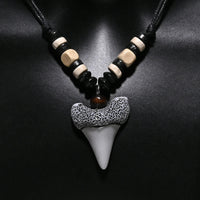 Collier Dent de Requin Perles de Bois