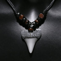 Collier Dent de Requin Perles de Bois