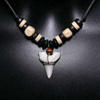 Collier Dent de Requin Perles de Bois