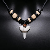 Collier Dent de Requin Perles de Bois