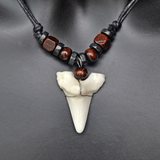 Collier Dent de Requin Perles de Bois