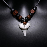 Collier Dent de Requin Perles de Bois