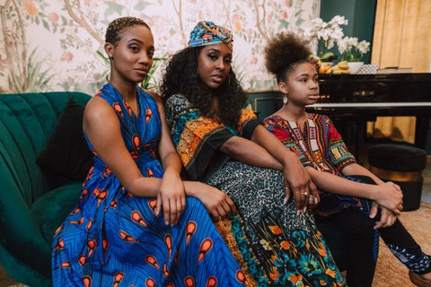 Femmes qui portent robe africaine